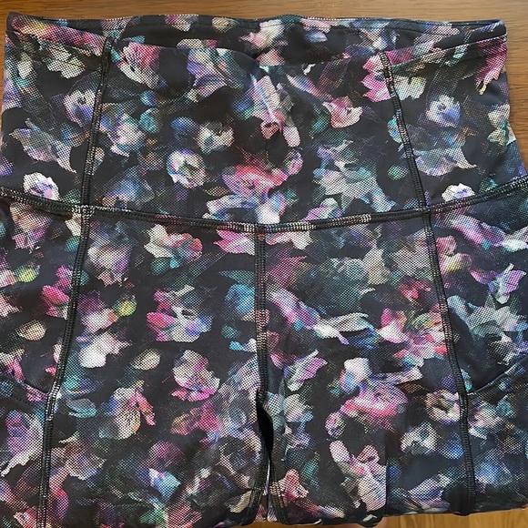 Lululemon High Rise Crop Size 4 - Picture 2 of 5